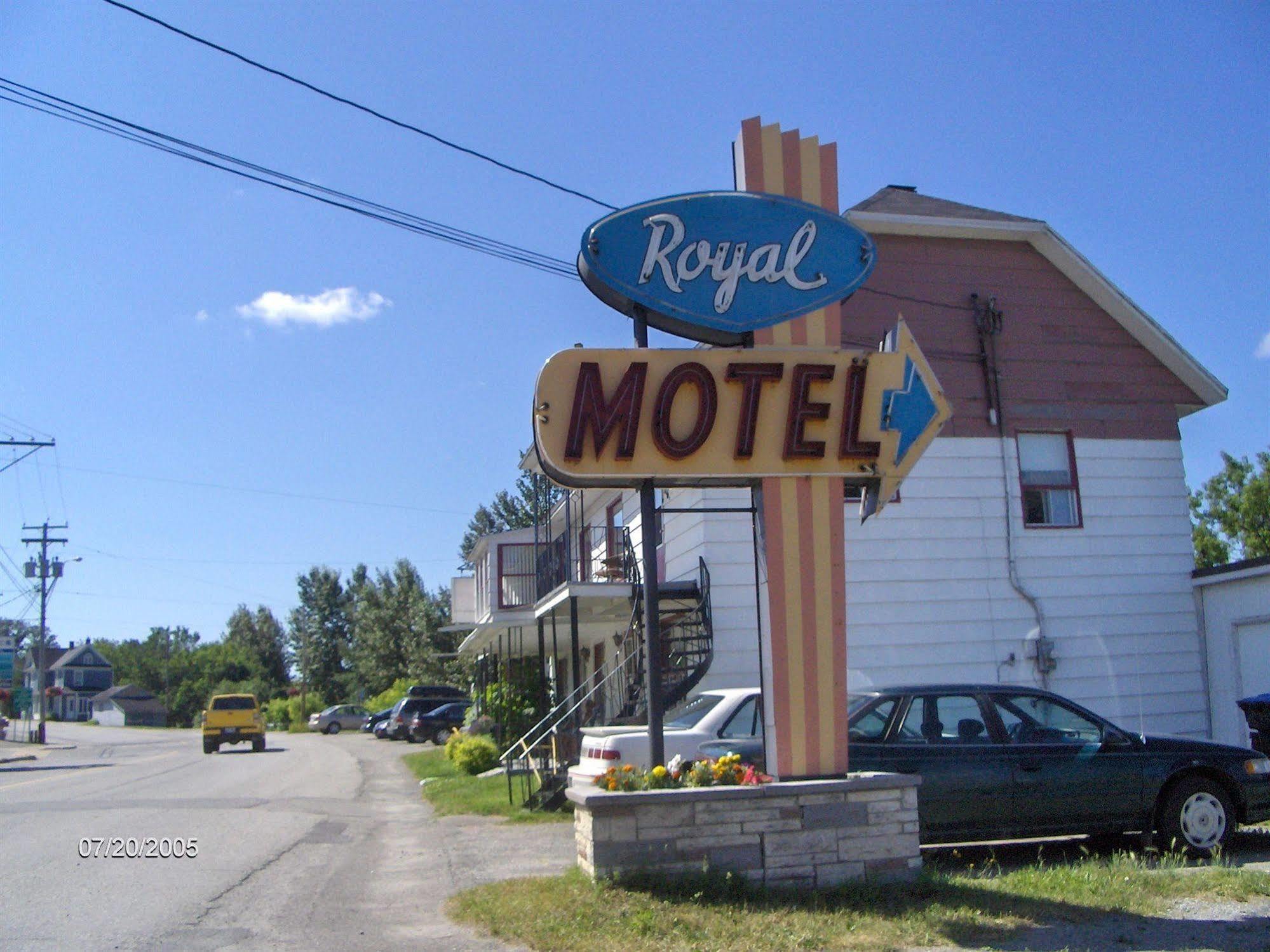 Motel Royal Cabano Exterior photo