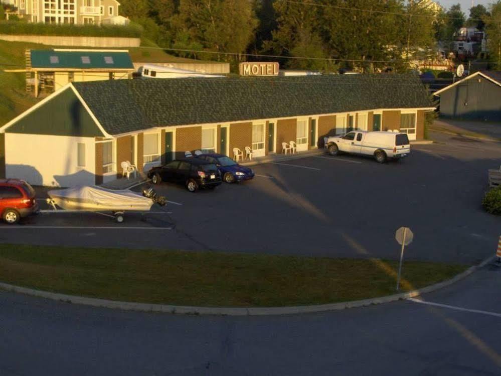 Motel Royal Cabano Exterior photo